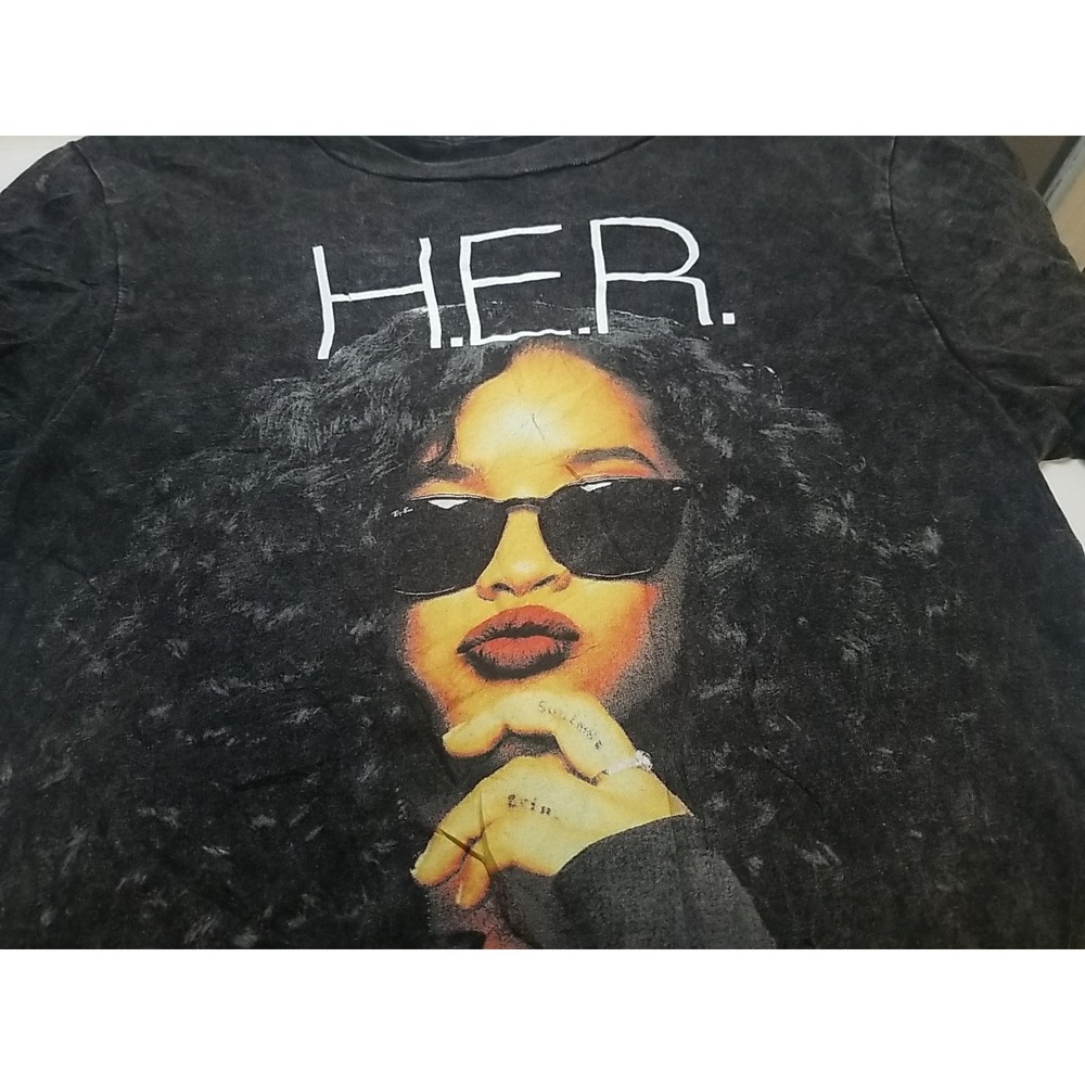 H.E.R. Graphic T Shirt Black Small Womens Short Sleeve Casual Top Thread Shop